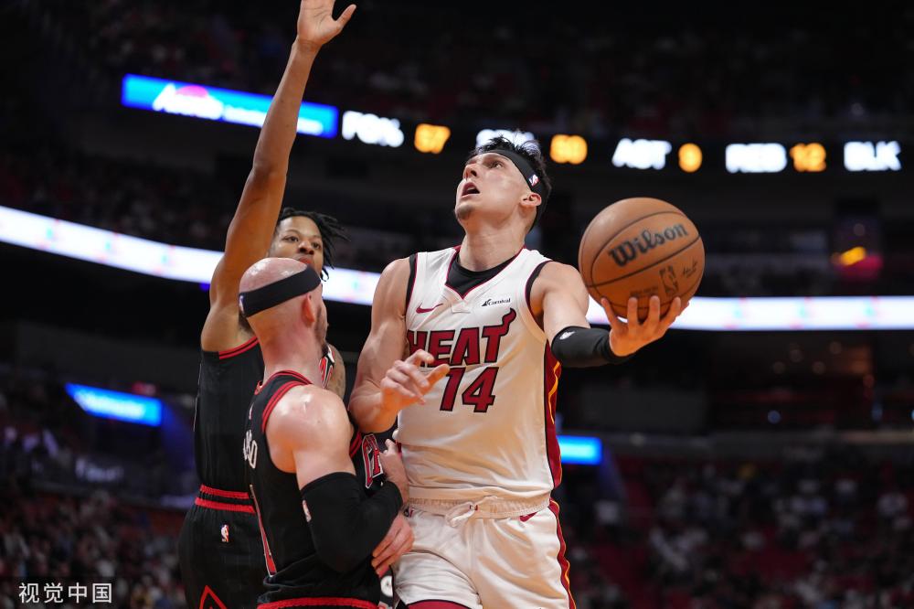 着看到他在 着看到他在