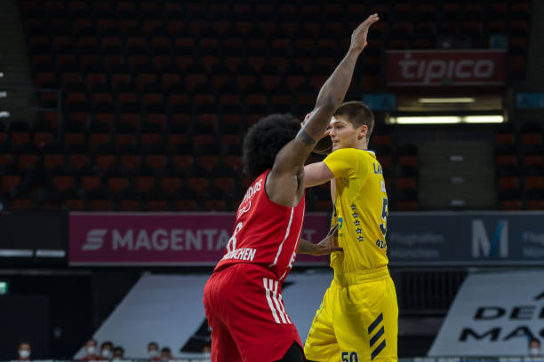 底蕴之战！欧冠8强6队曾问鼎 巴黎阿森纳未染指冠军.